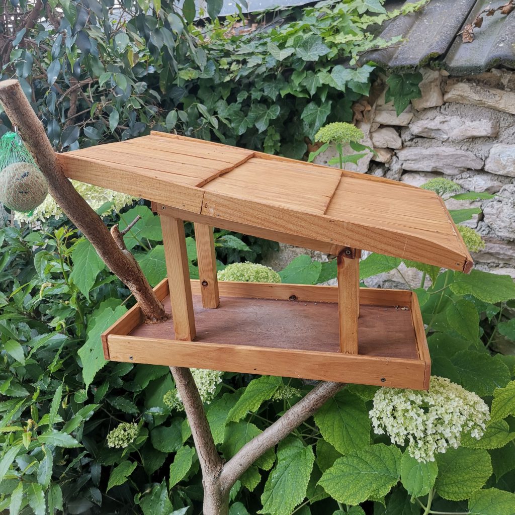 Mangeoires à oiseaux sur pied