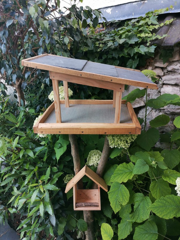 Mangeoires à oiseaux sur pied