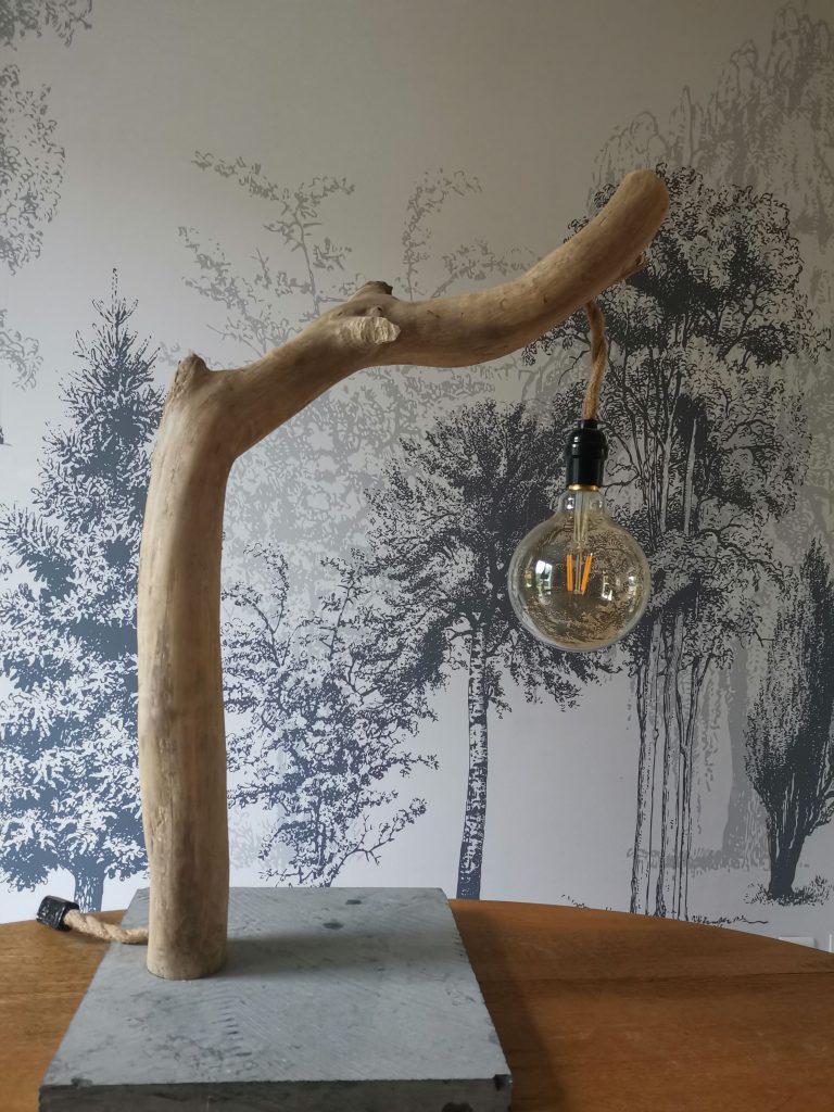 Lampes en bois flottés