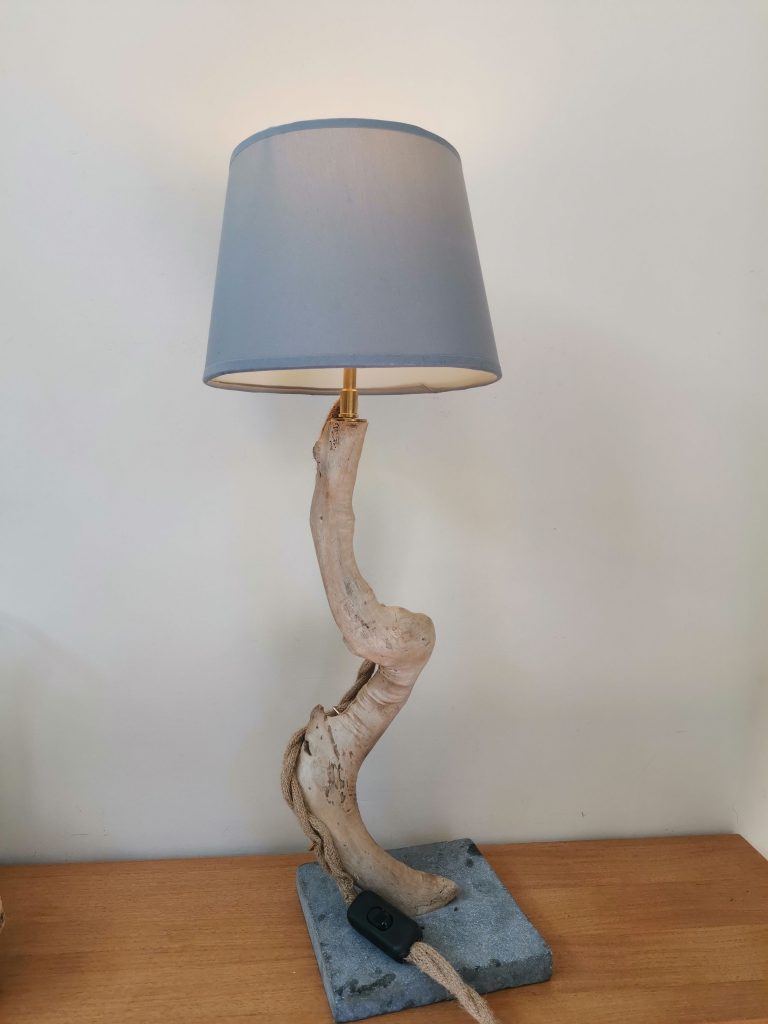Lampes en bois flottés