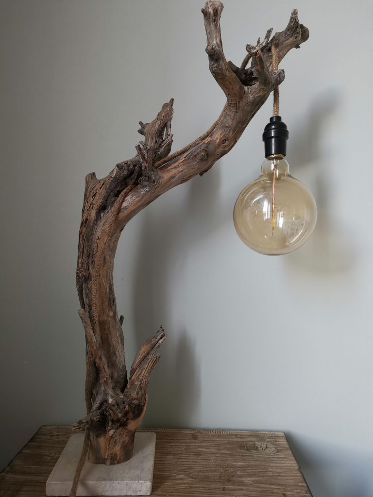 Lampes en bois flottés