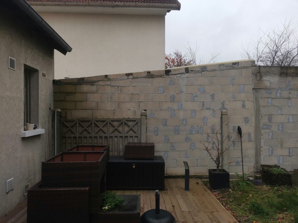 vue d'une terrasse avant travaux